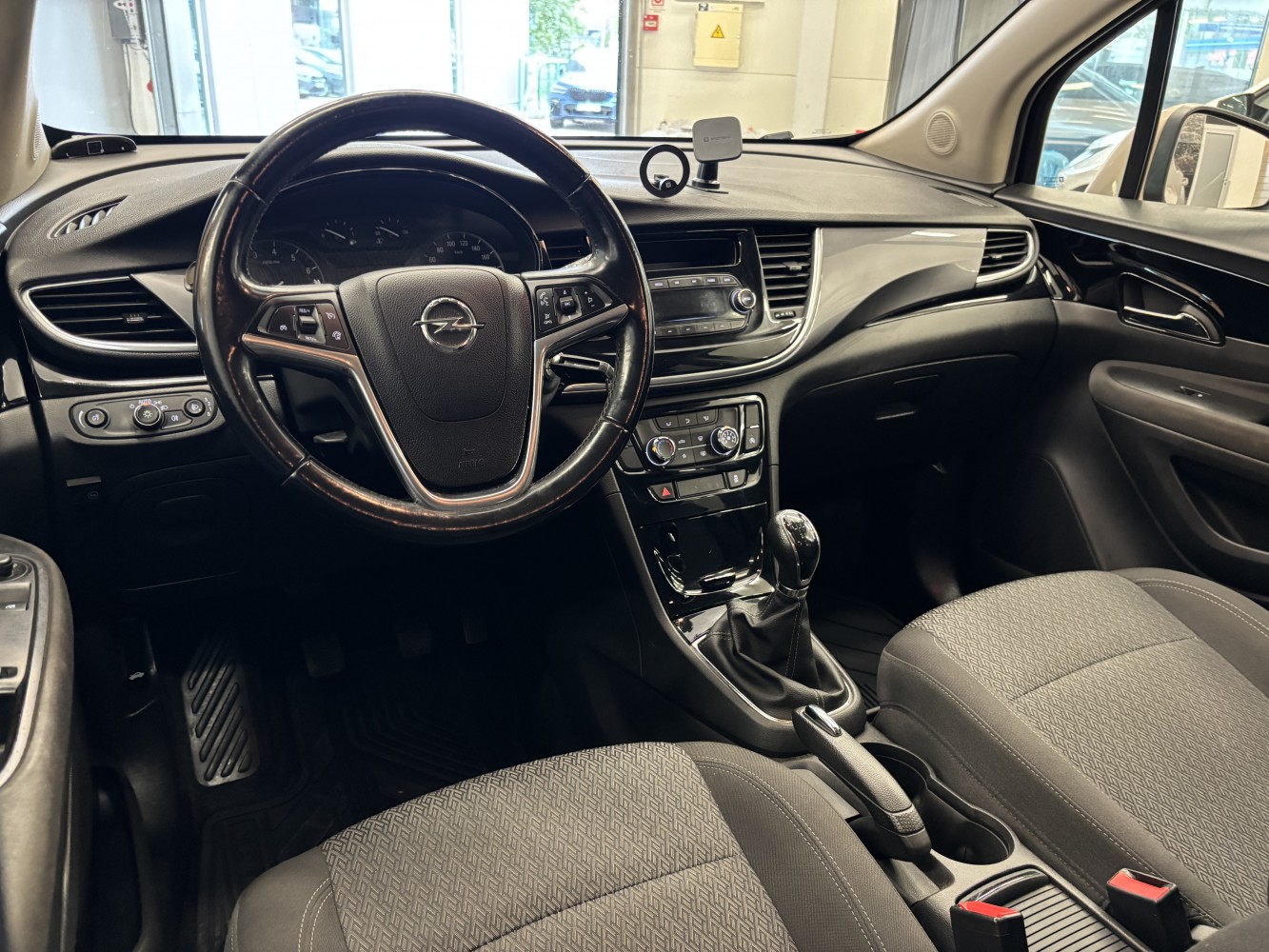 Car image 11