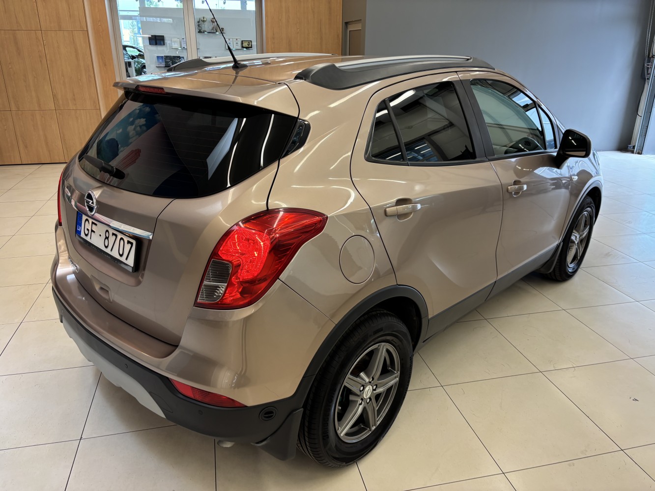 Car image 3