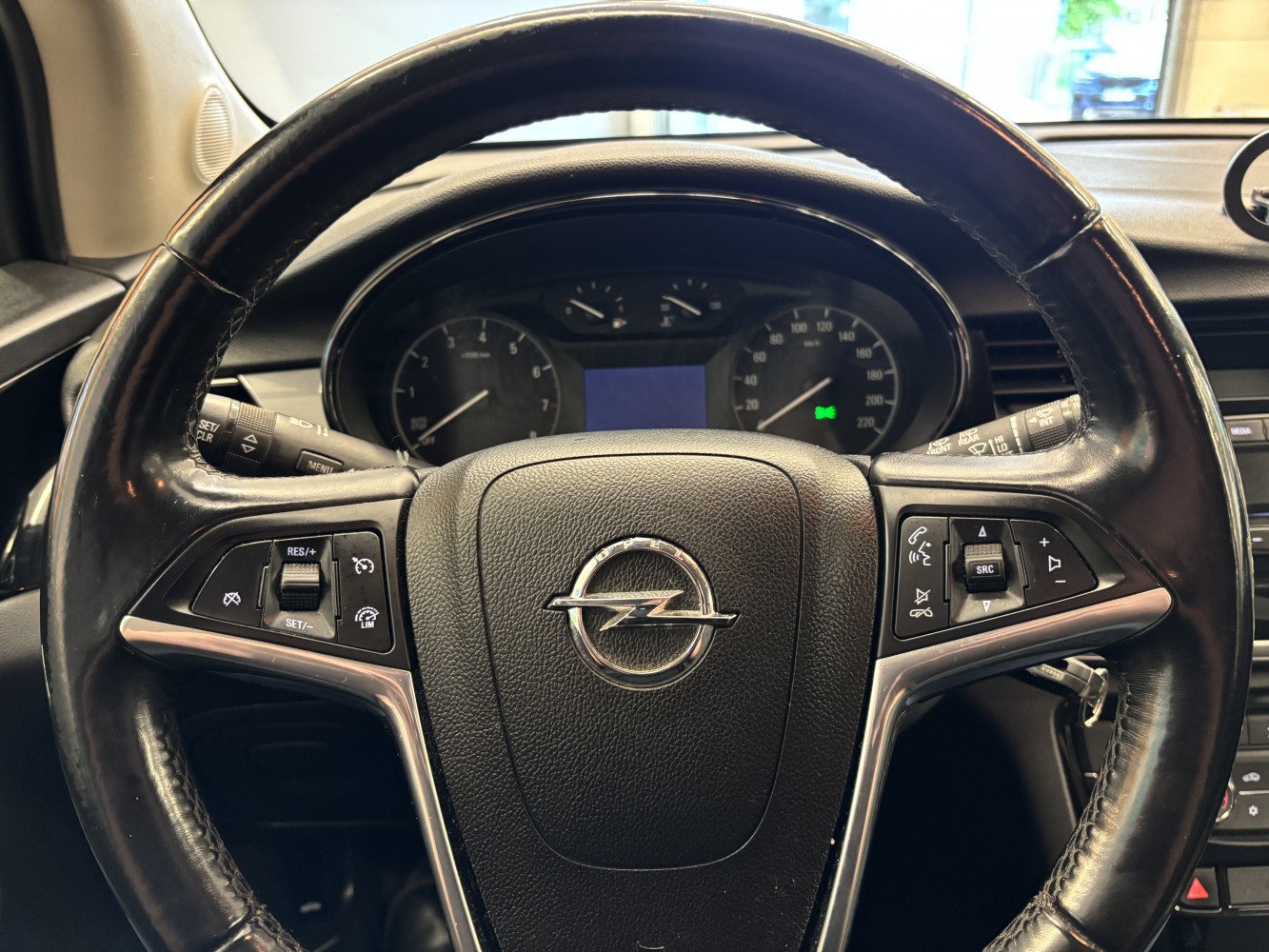 Car image 15