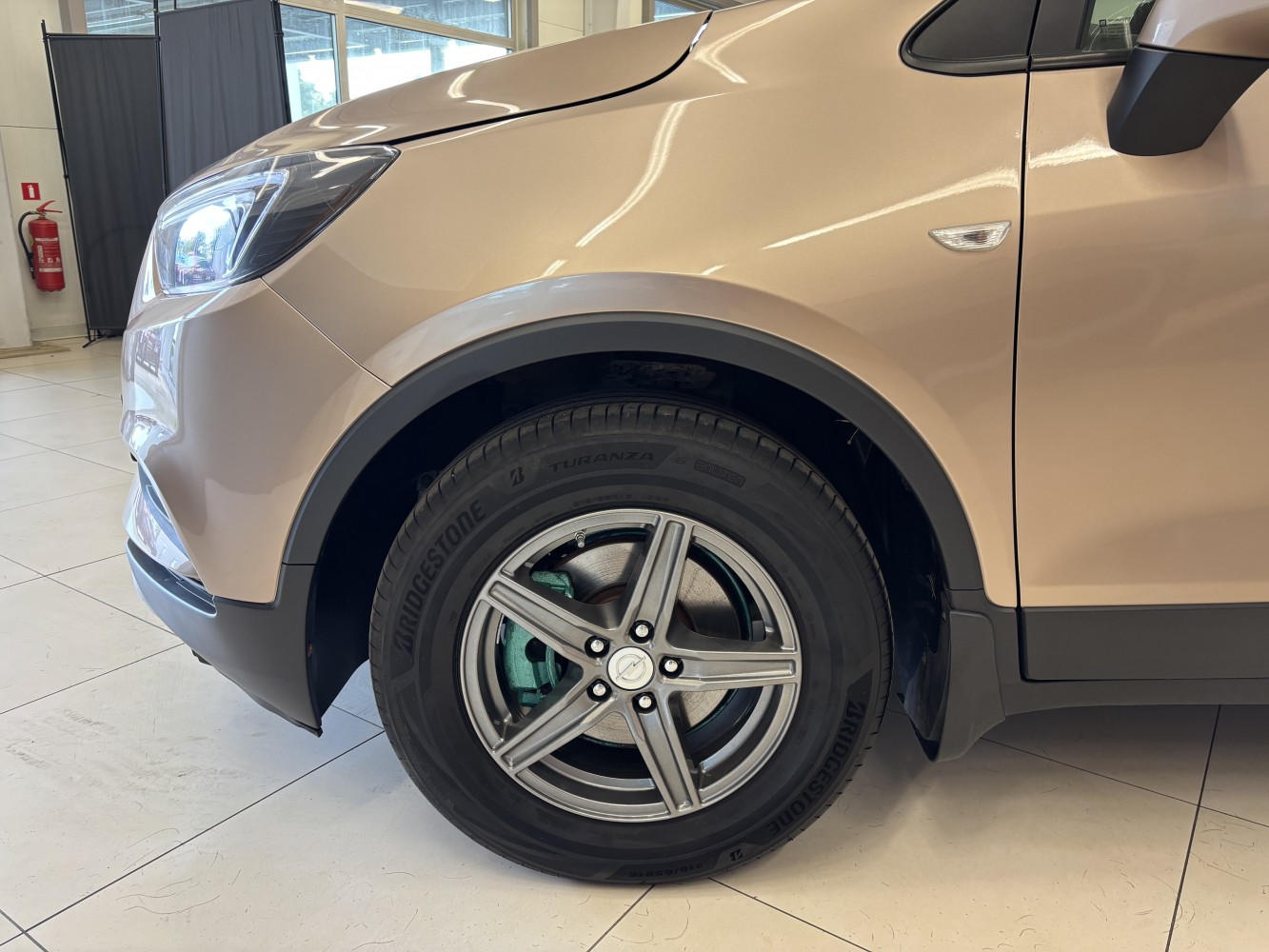 Car image 4