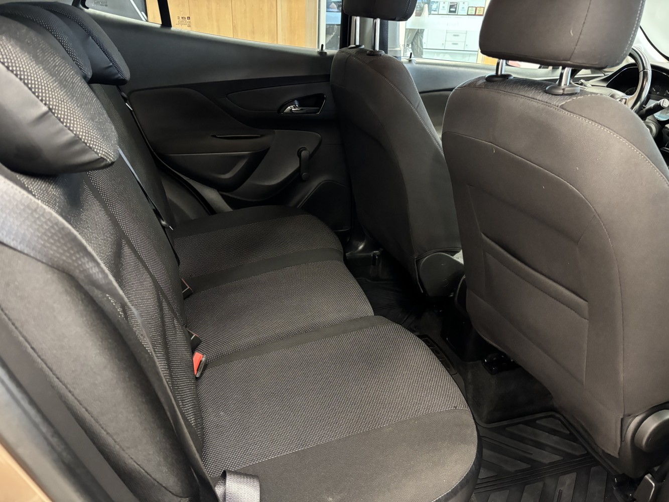 Car image 19