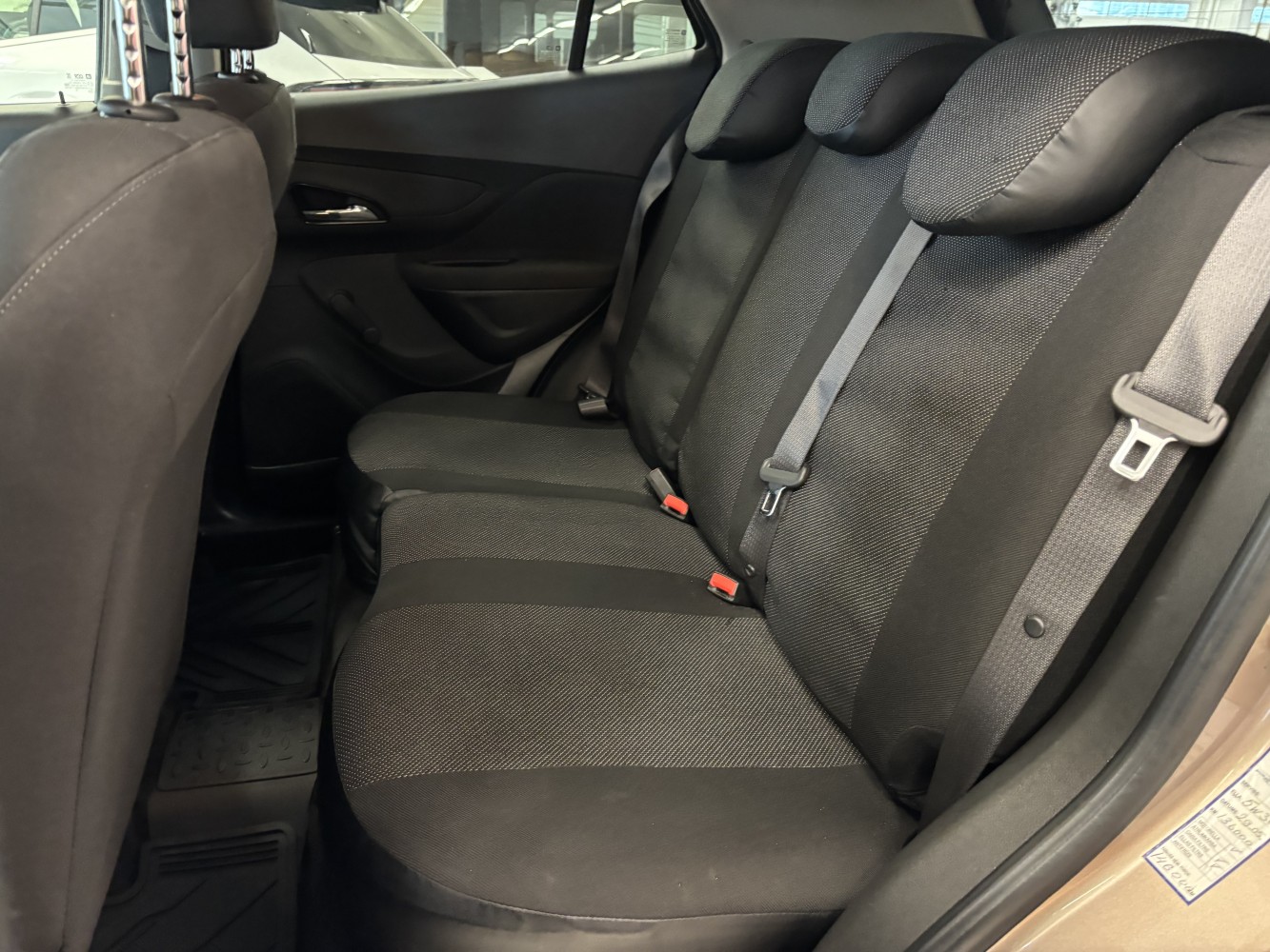 Car image 18
