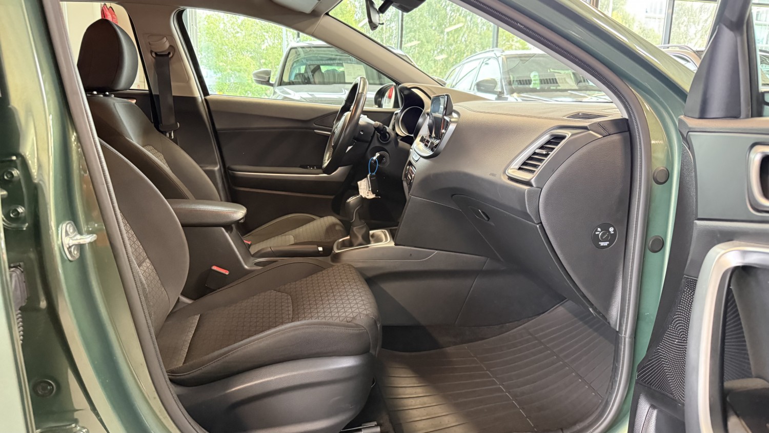 Car image 15