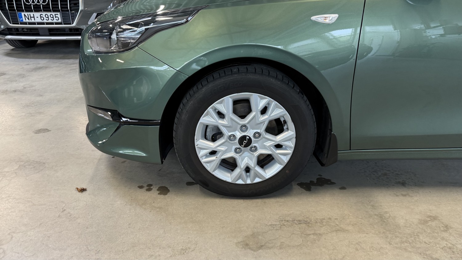 Car image 7