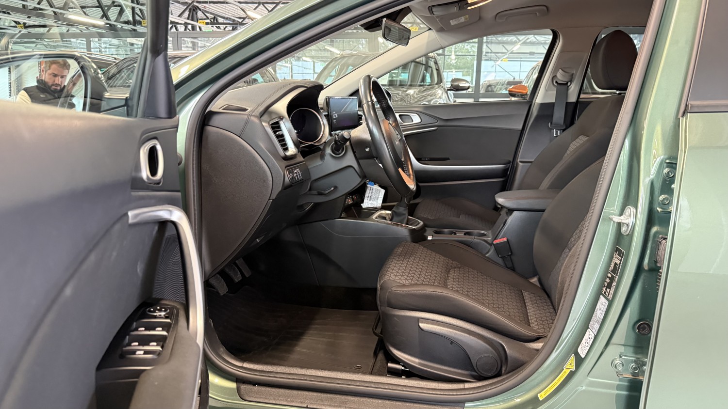 Car image 10