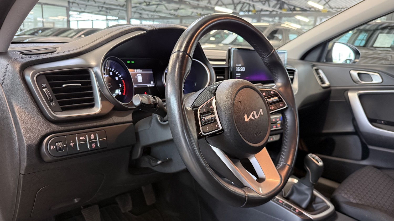 Car image 17