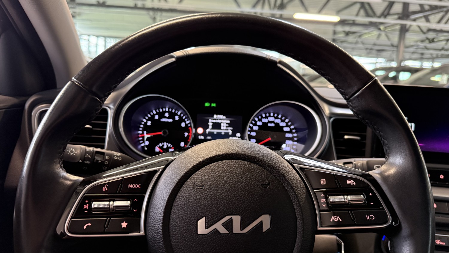Car image 18