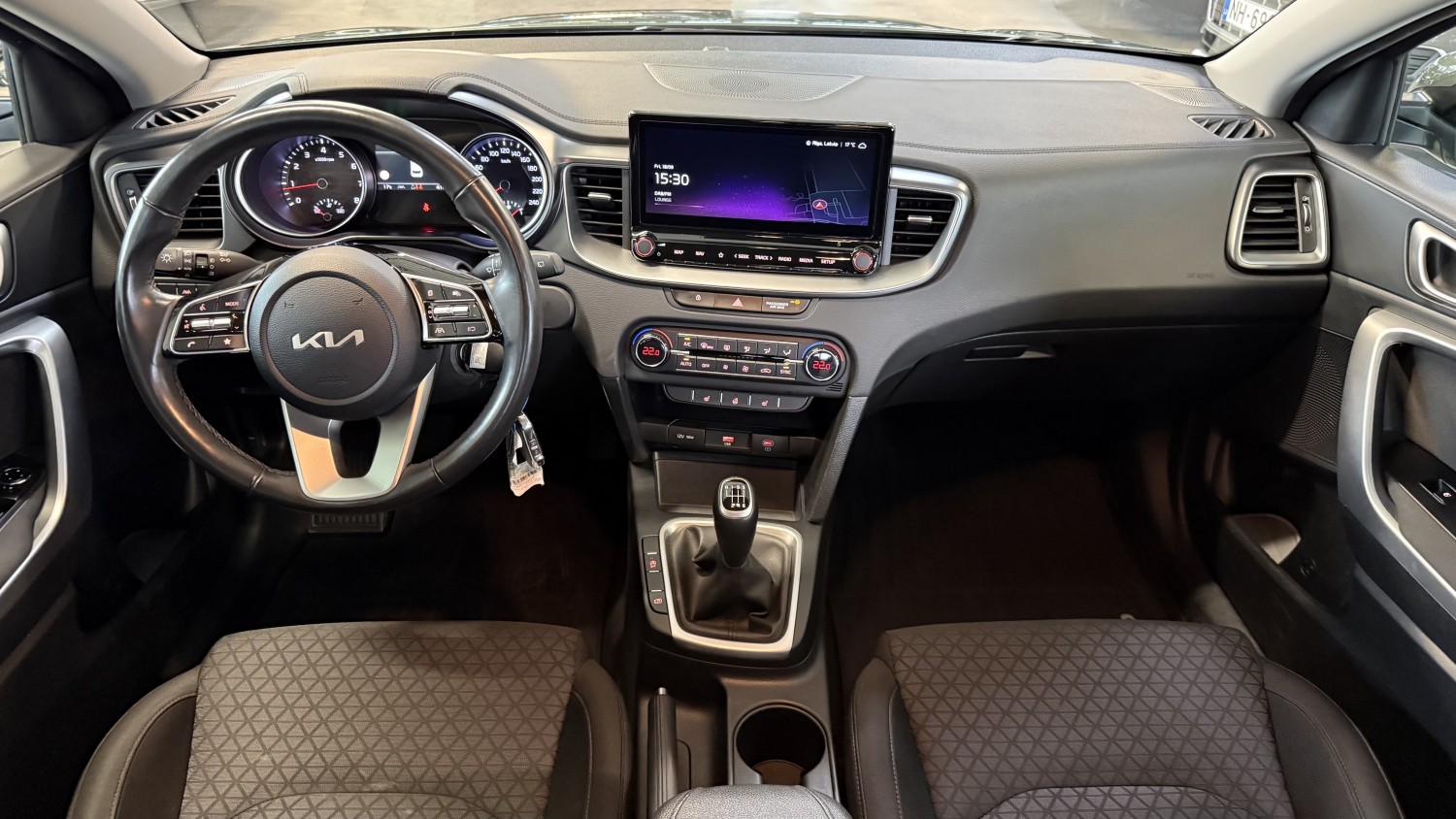 Car image 16