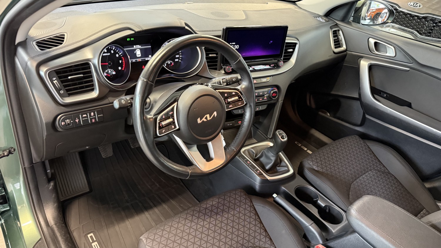 Car image 11