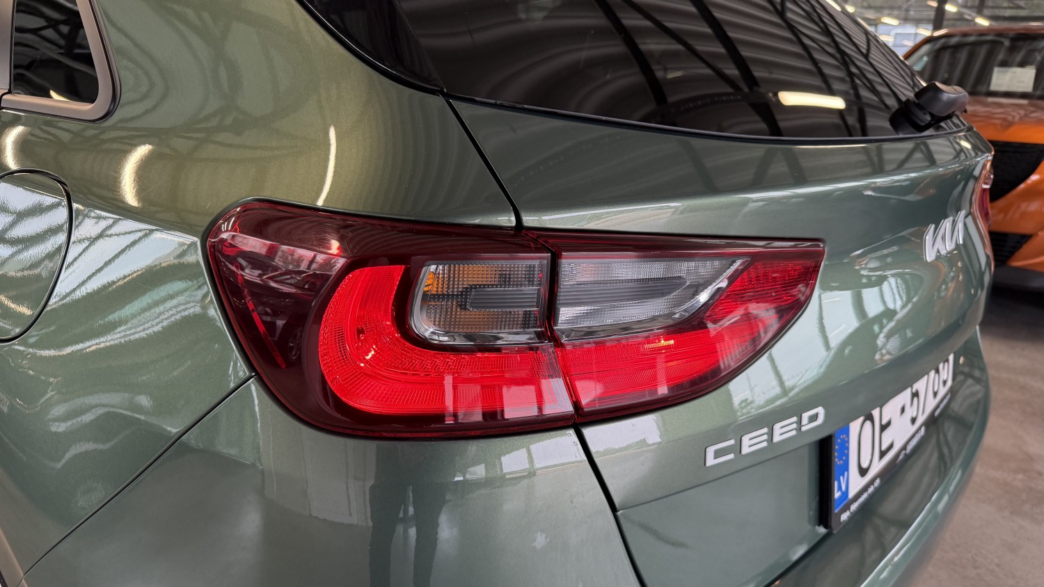 Car image 9