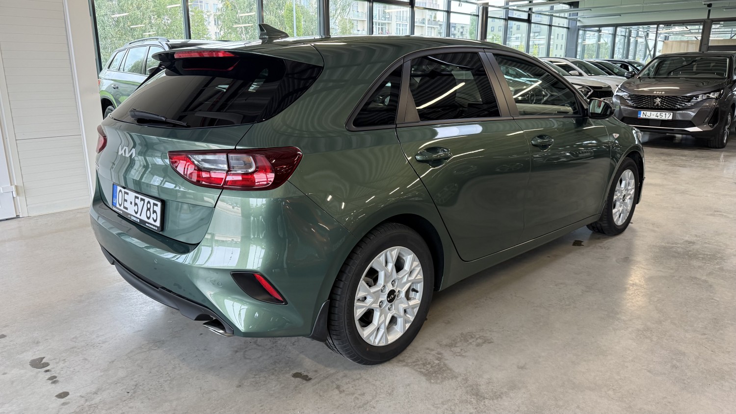 Car image 4