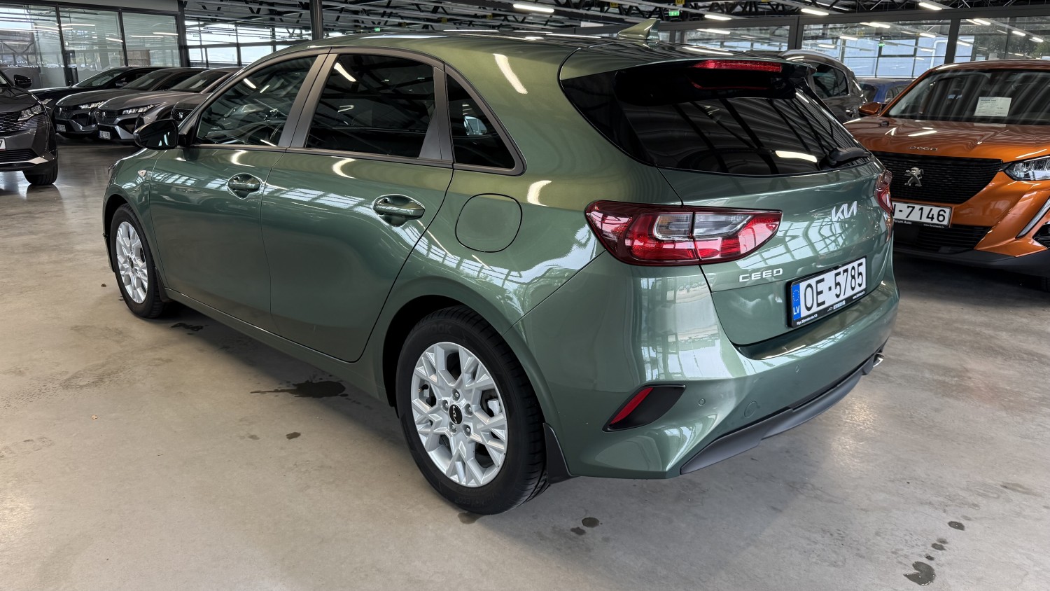 Car image 2