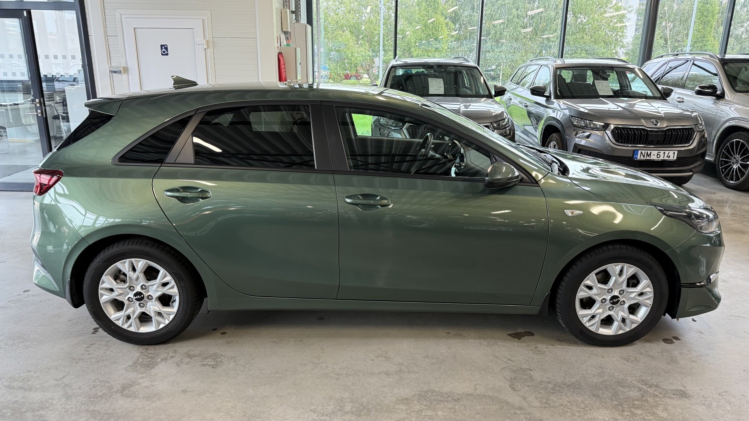 Car image 5
