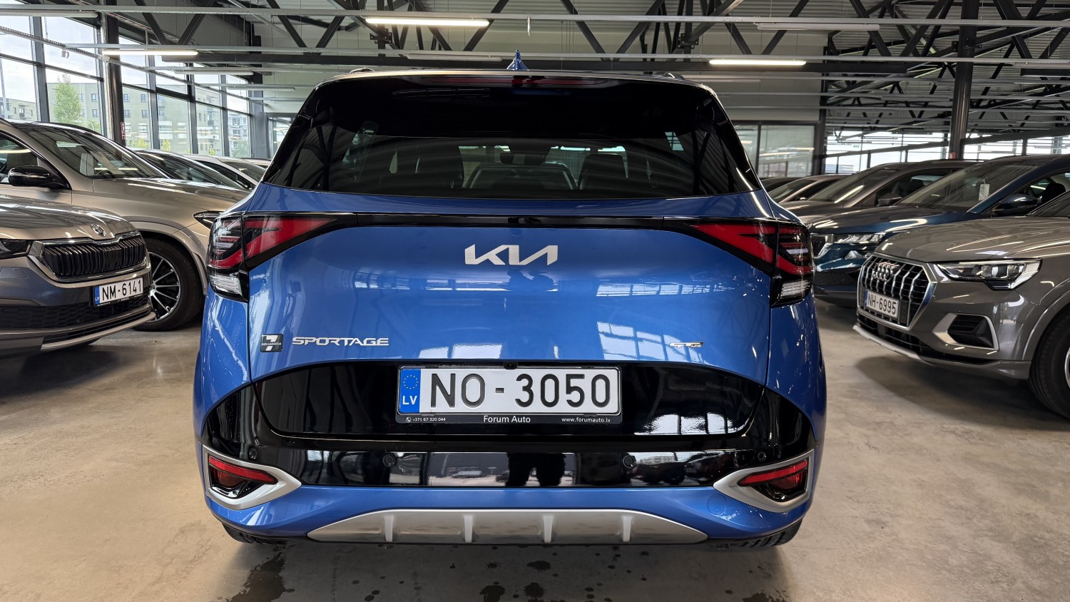 Car image 3