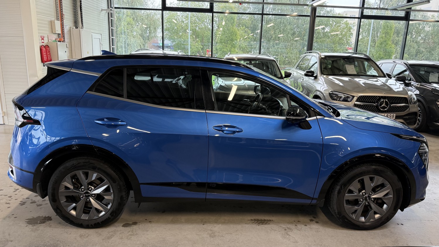 Car image 5