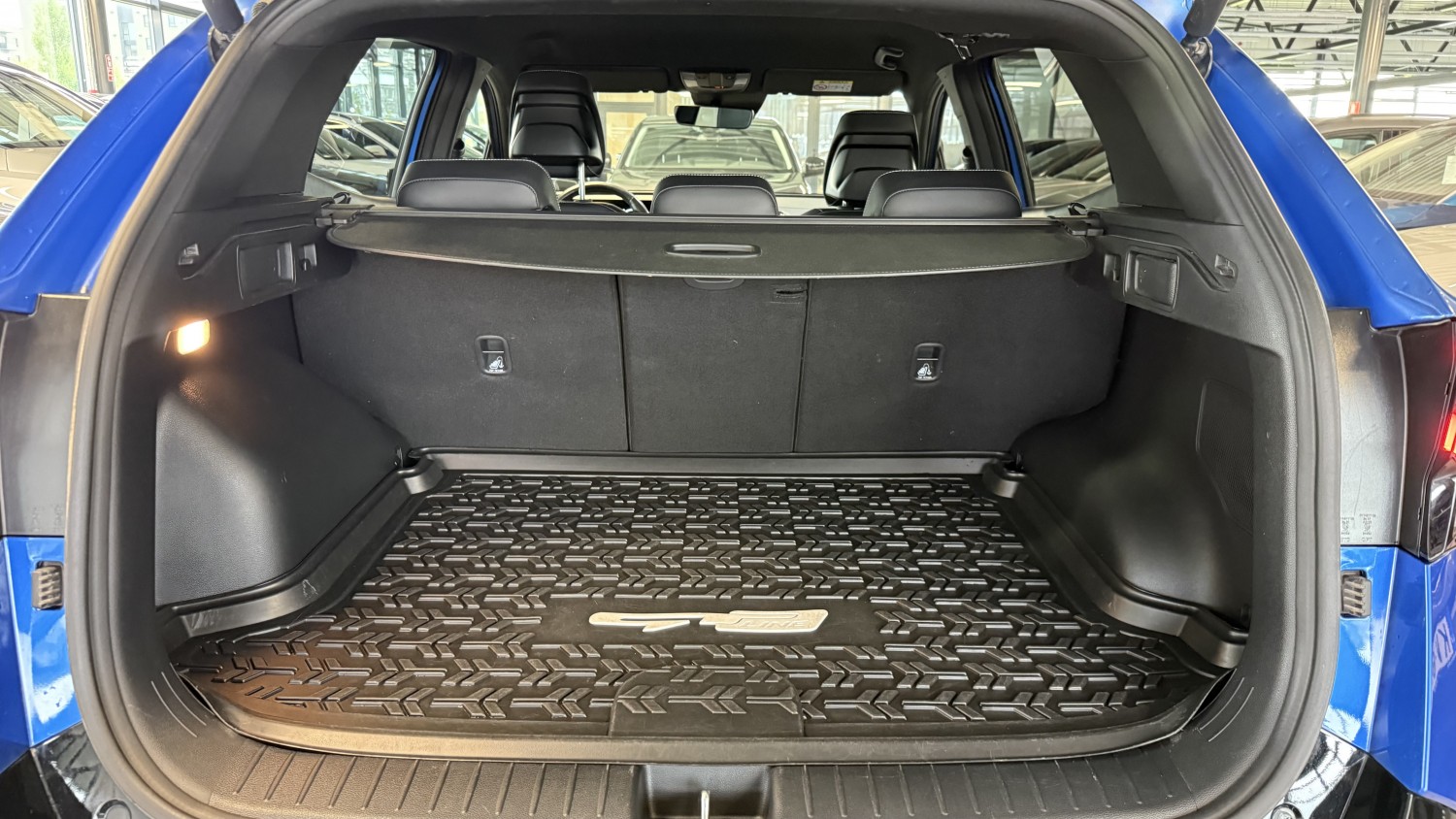Car image 15