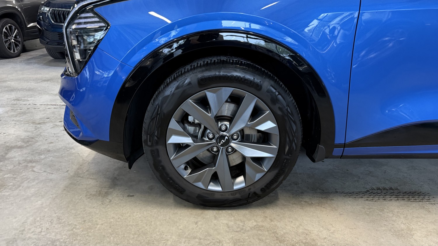 Car image 8