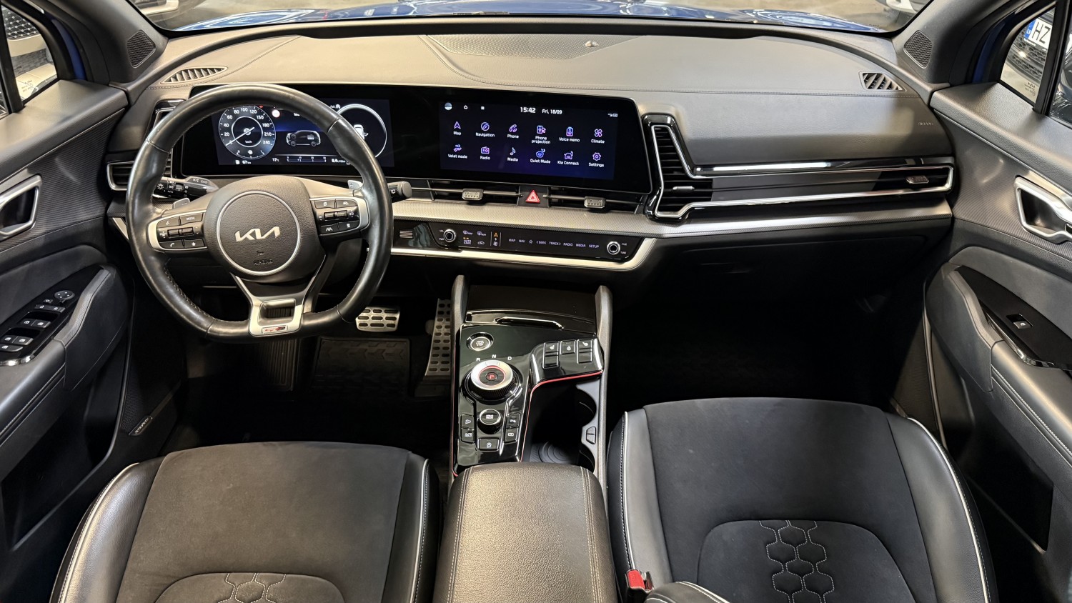 Car image 19