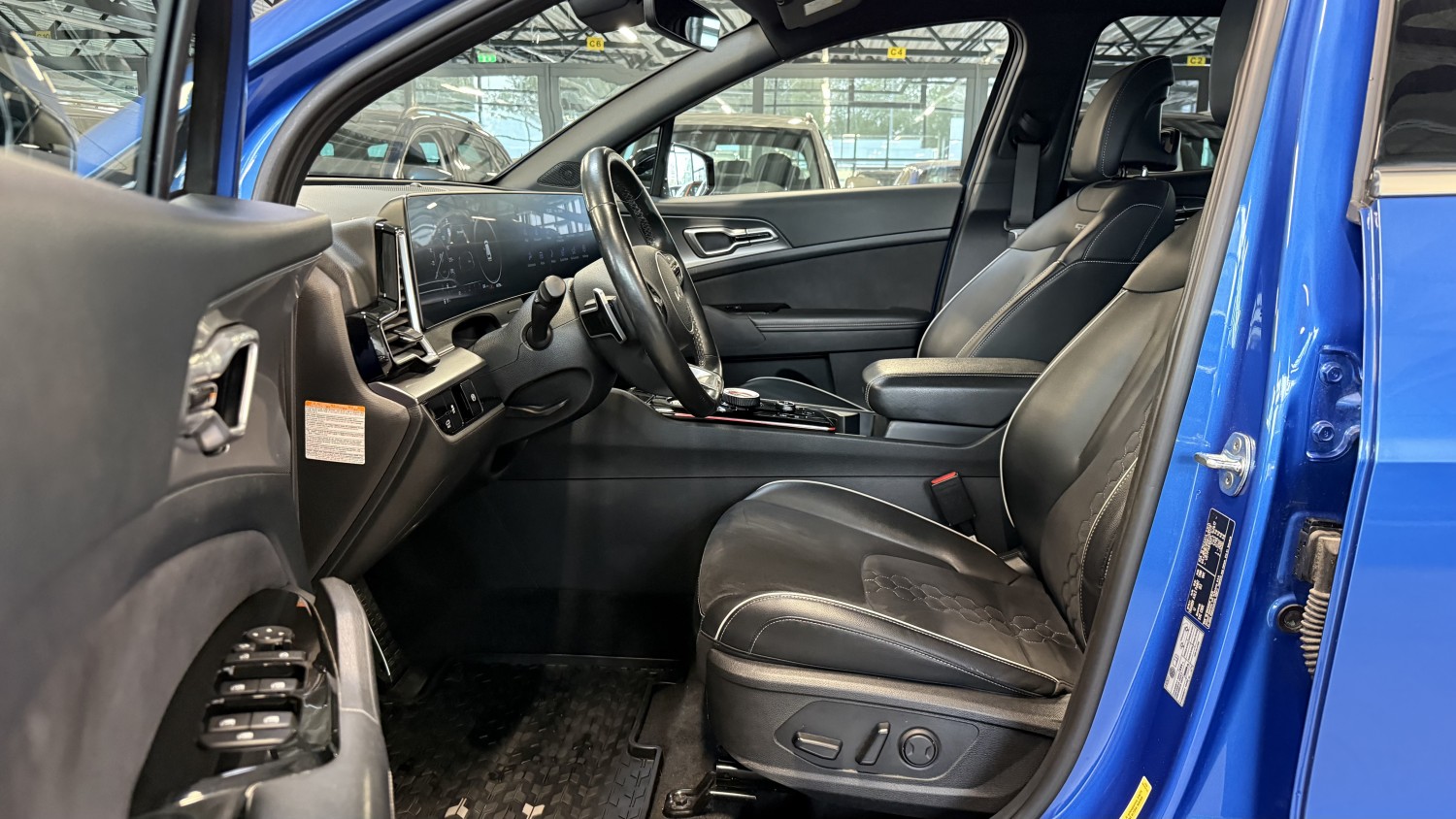 Car image 11