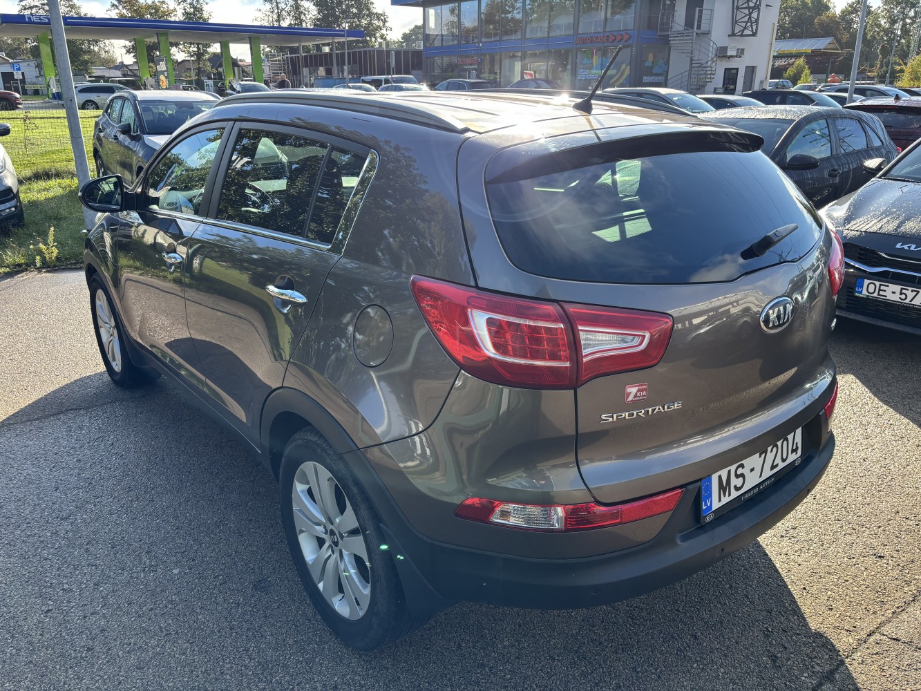 Car image 2