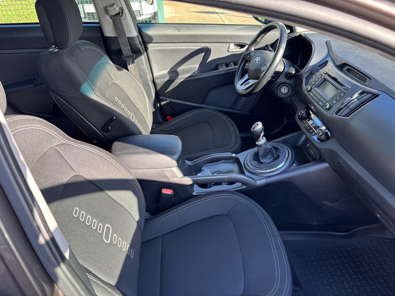 Car image 13