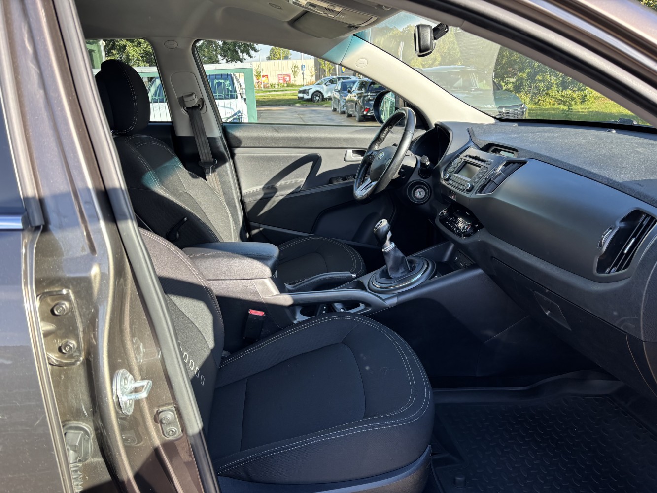 Car image 10