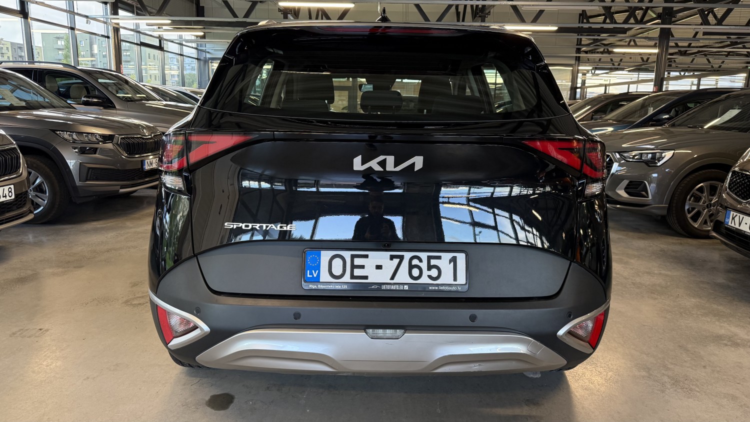 Car image 3