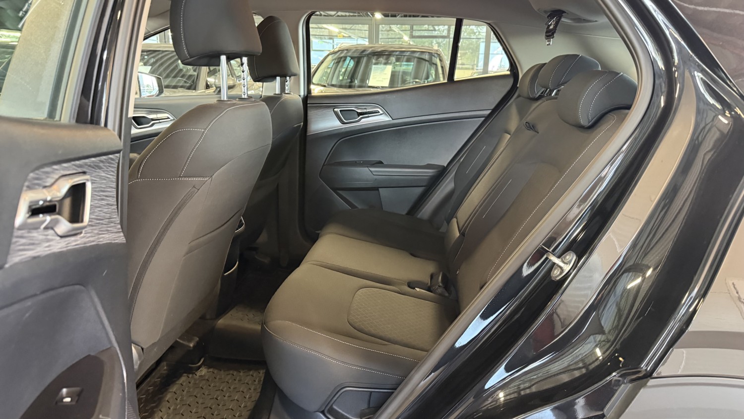 Car image 13