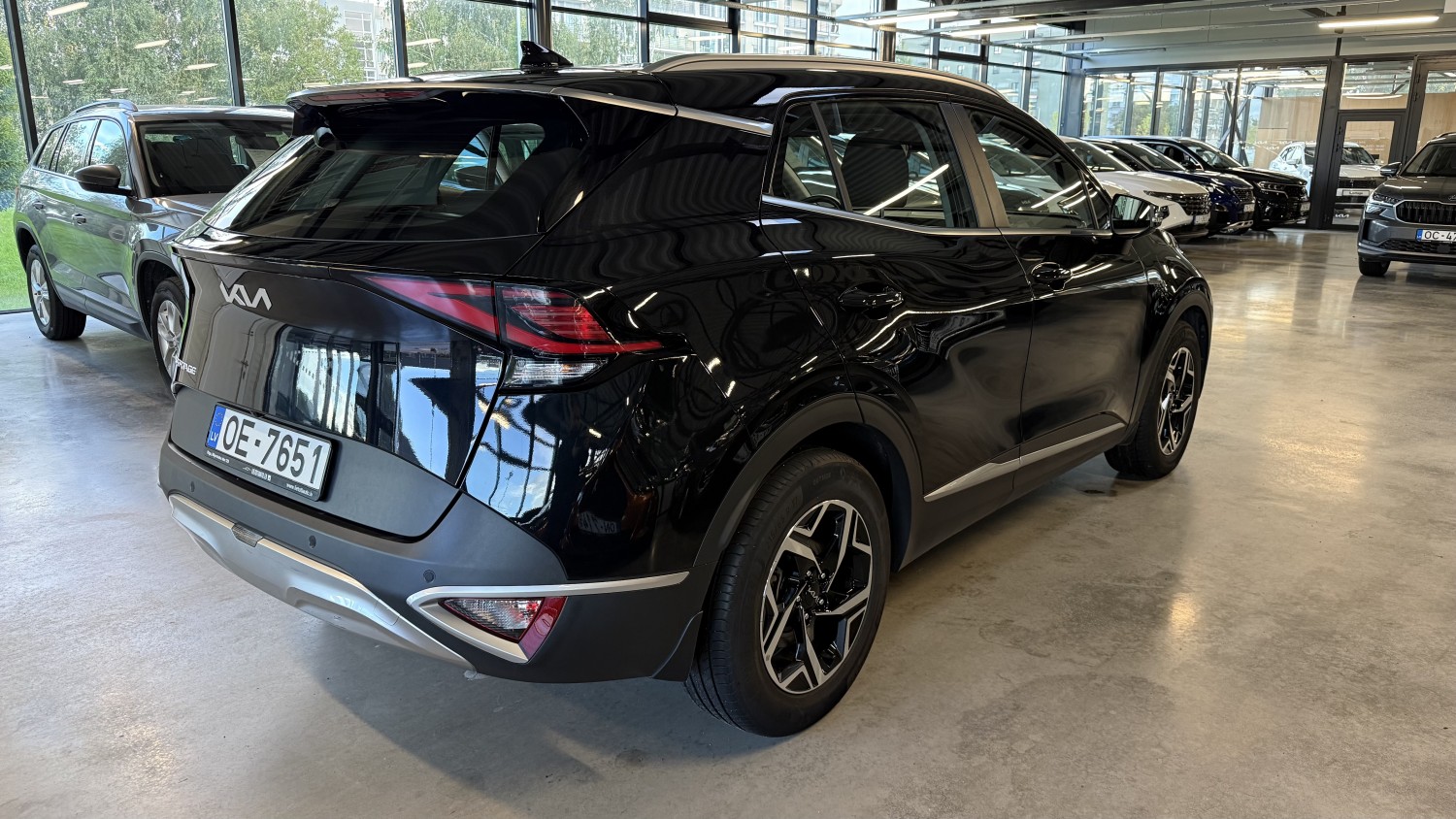 Car image 4