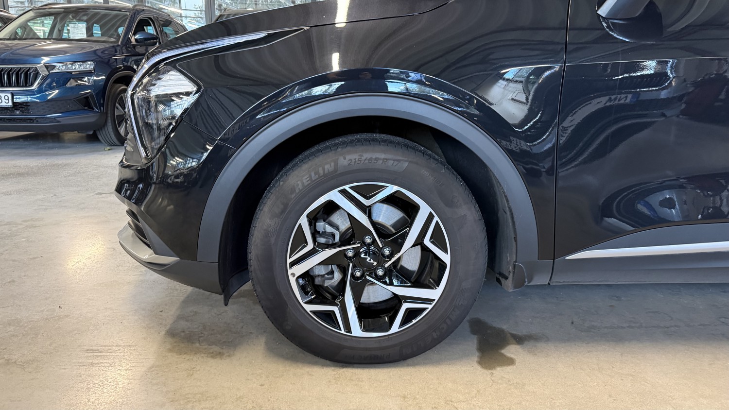 Car image 8