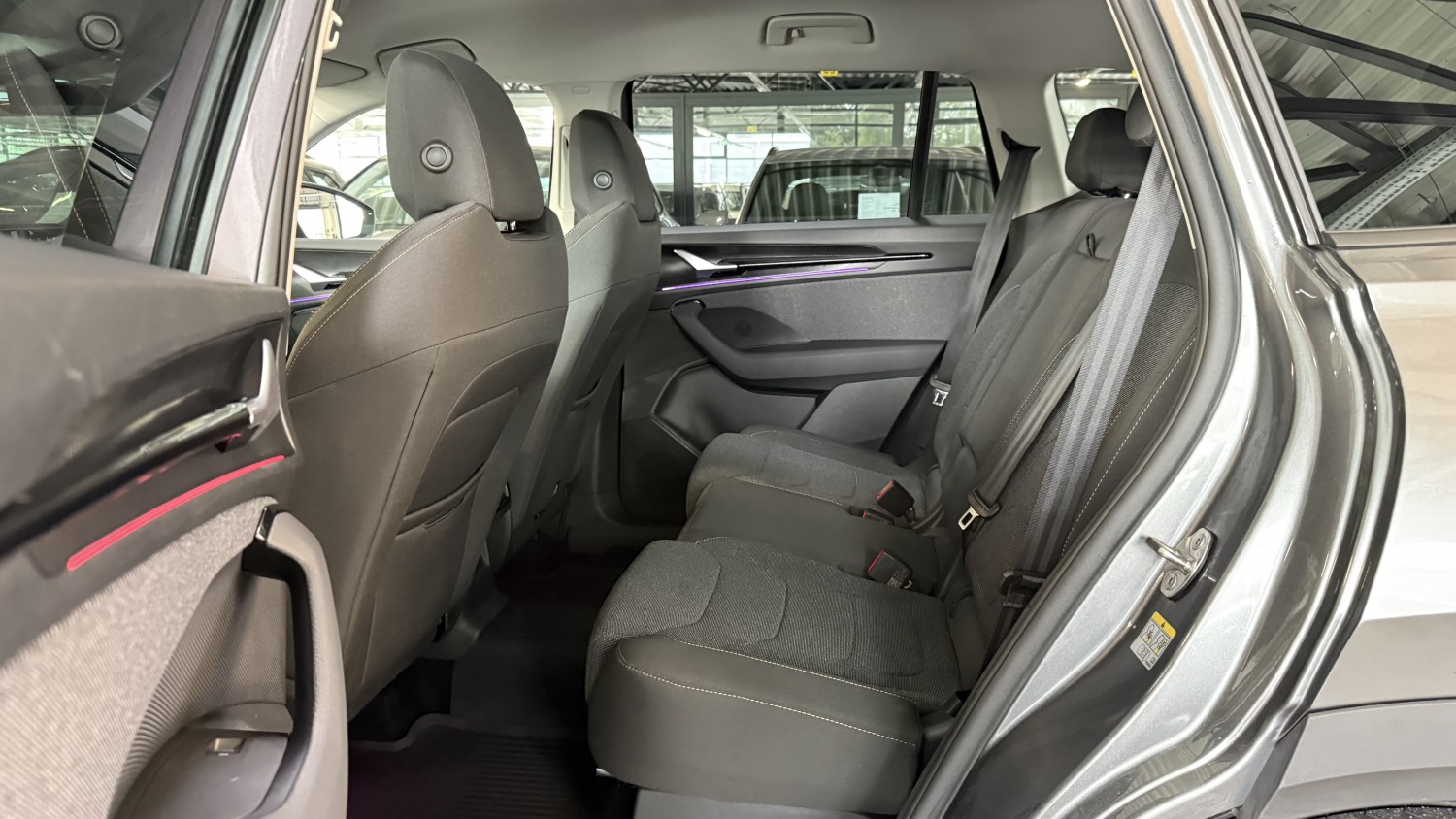 Car image 14