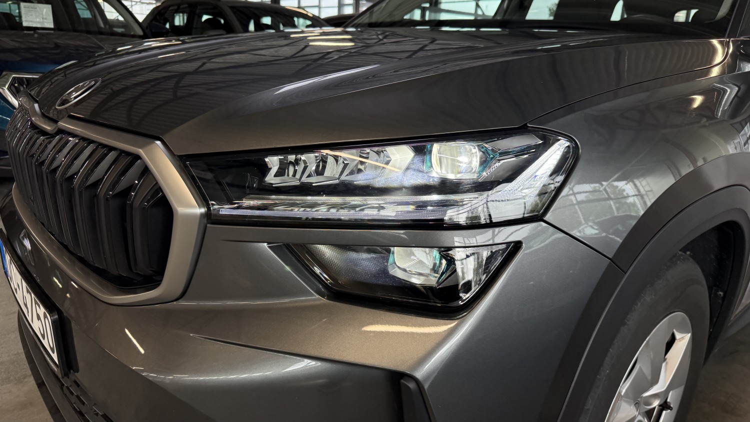 Car image 9