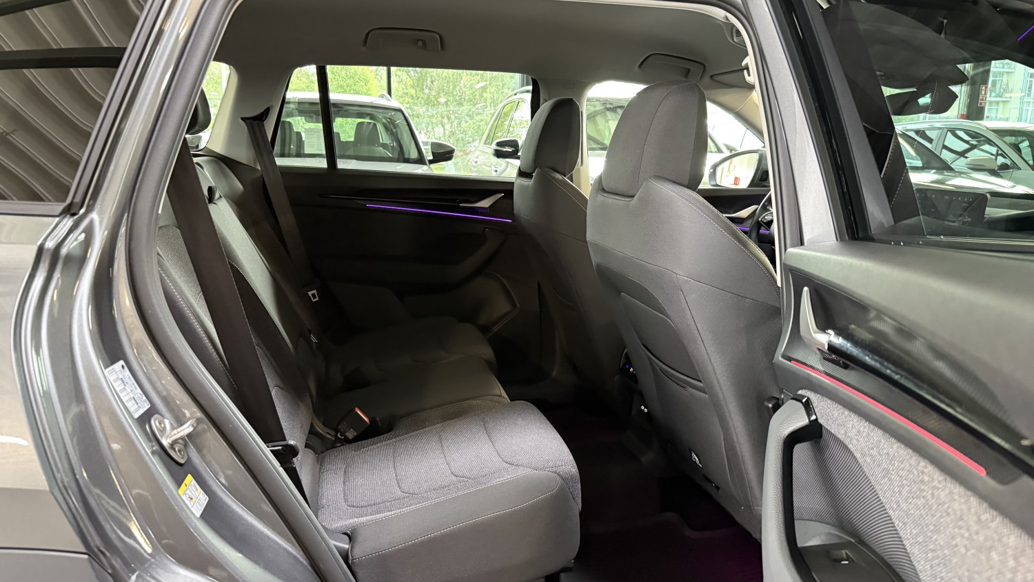 Car image 16