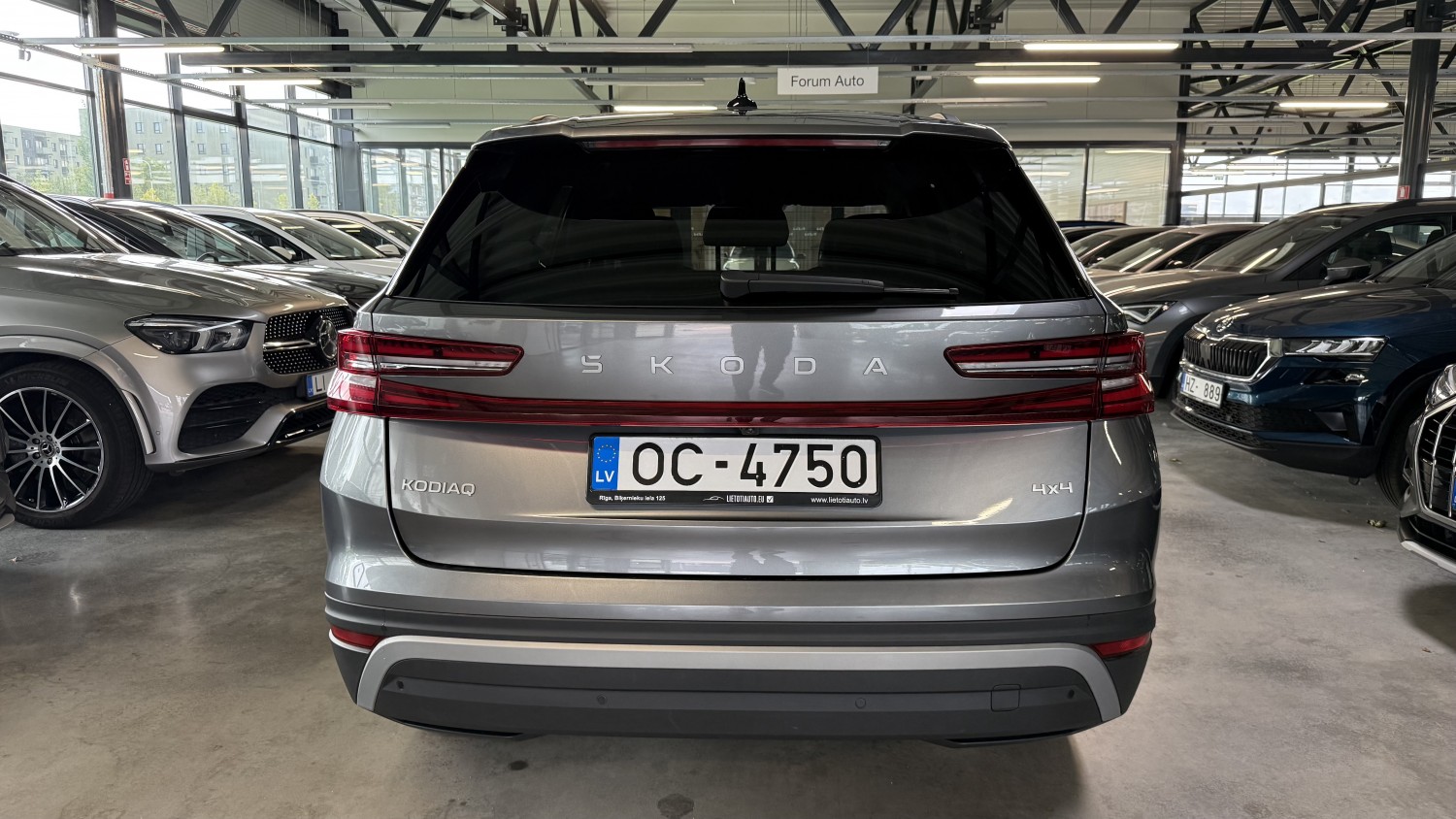 Car image 3