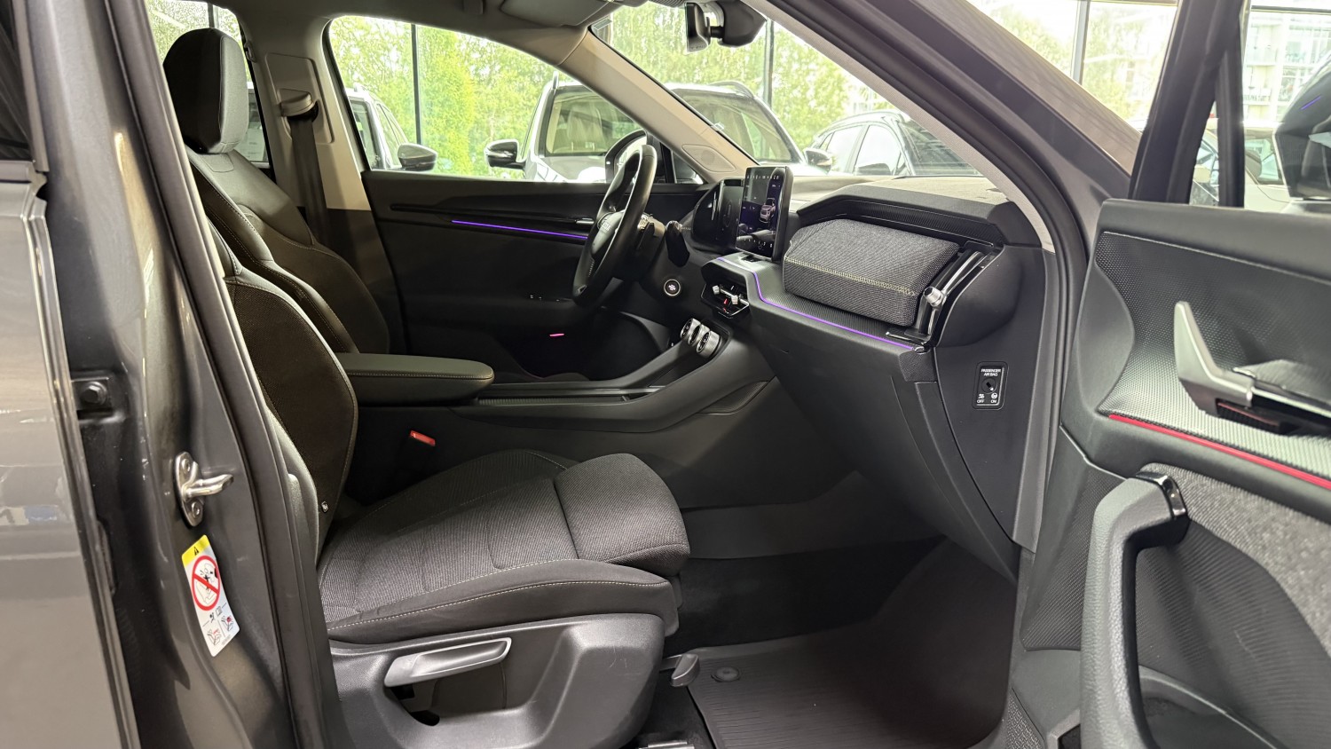Car image 17