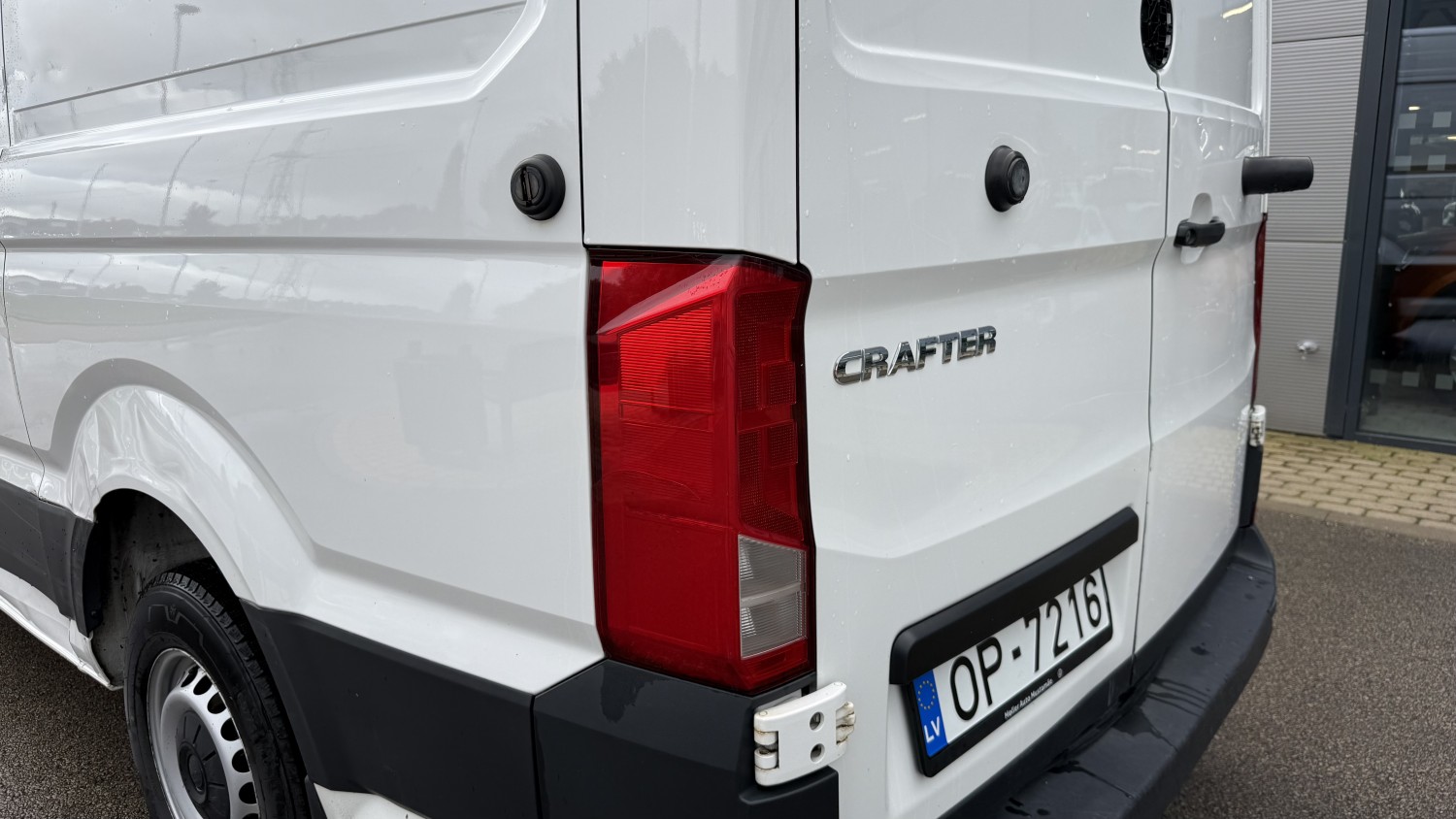 Car image 10