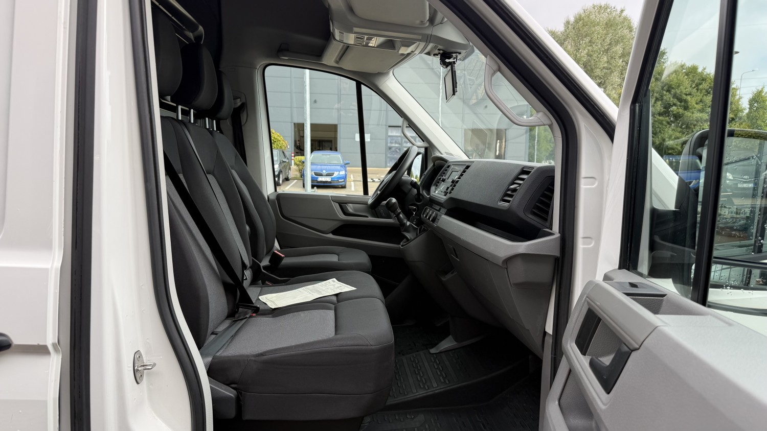 Car image 16