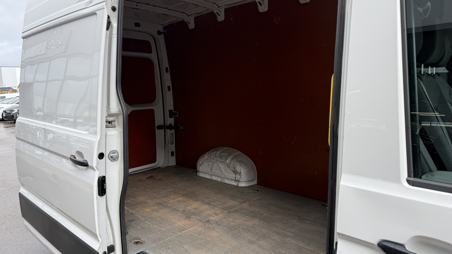 Car image 15