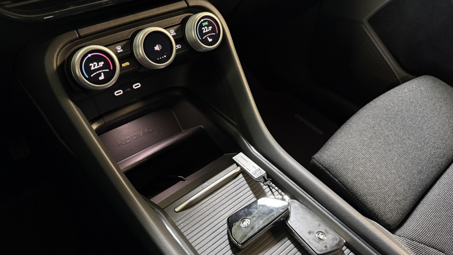 Car image 24
