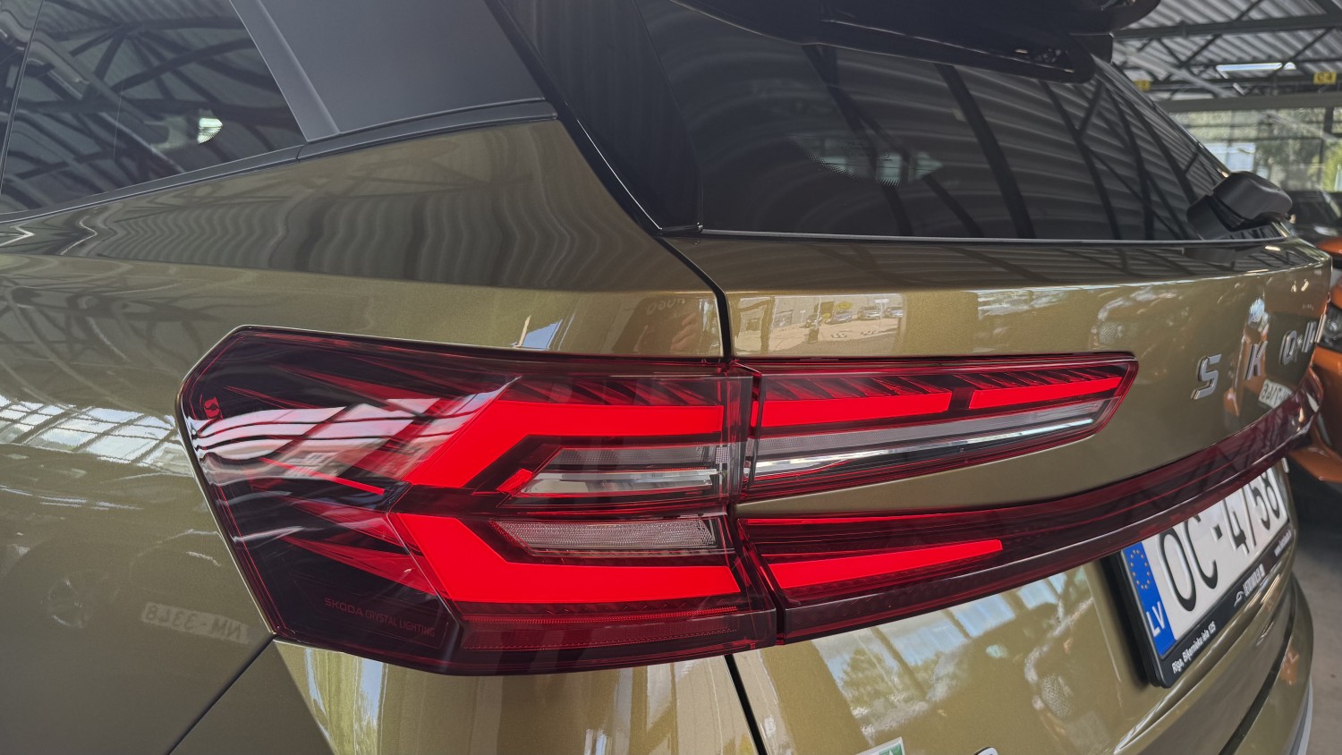 Car image 9