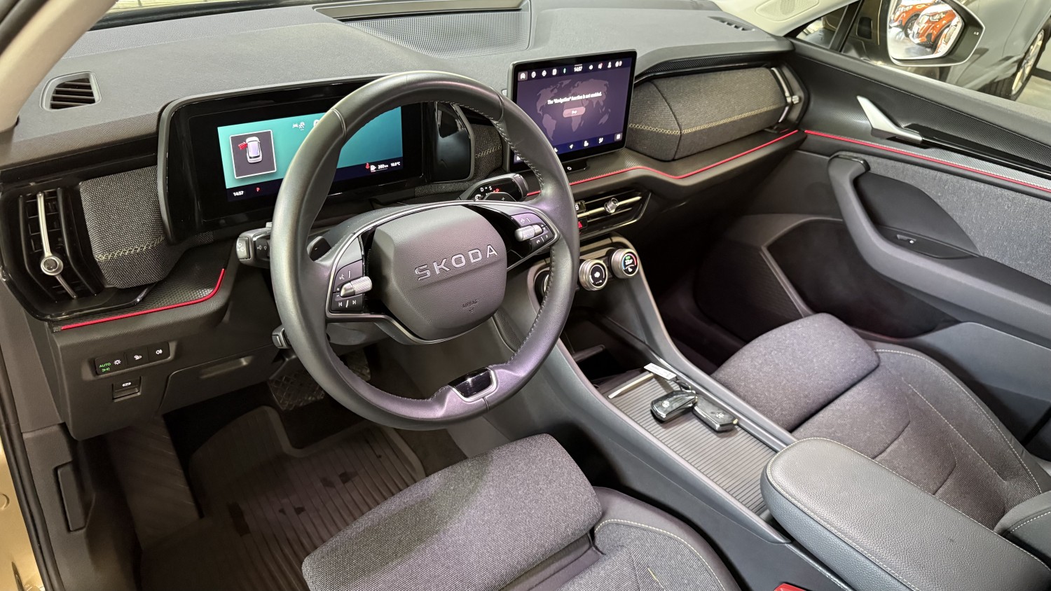 Car image 12