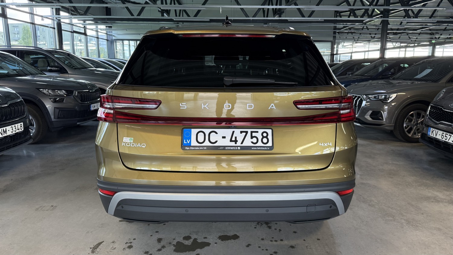 Car image 3
