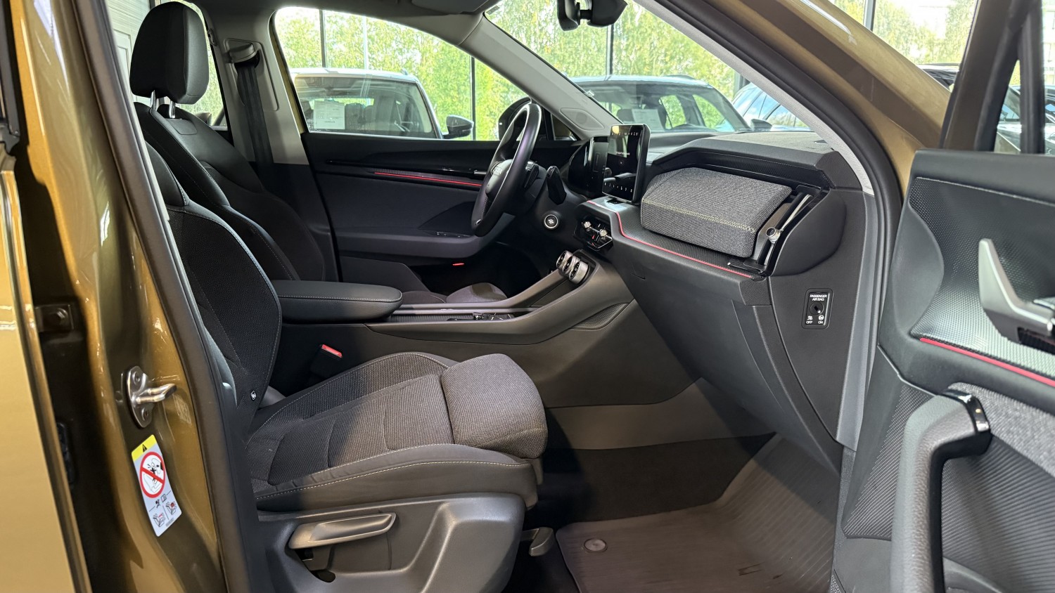 Car image 17