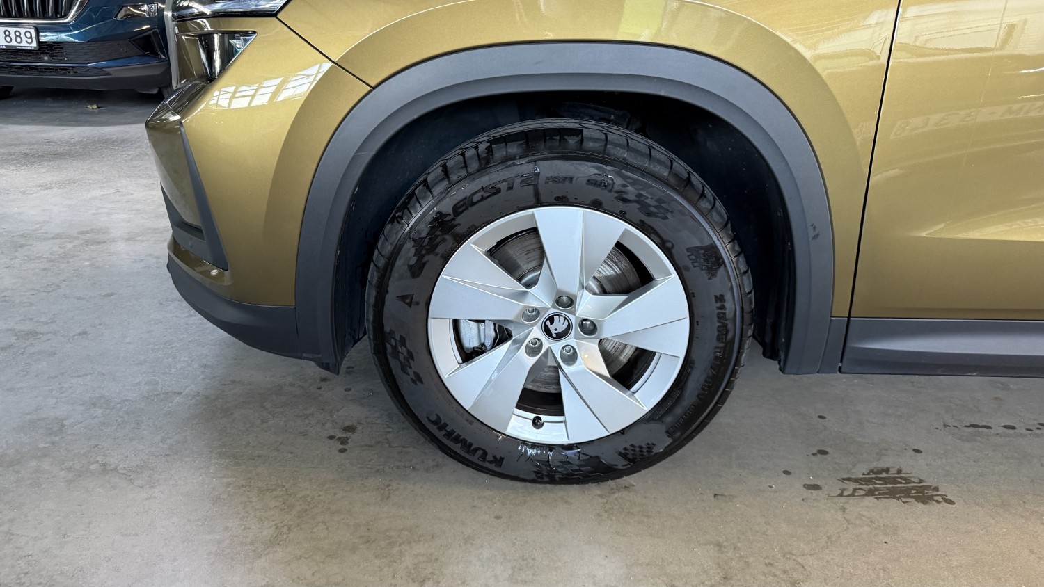 Car image 7