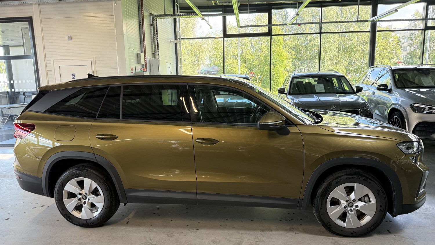 Car image 5