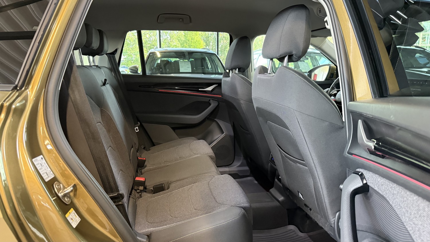 Car image 16