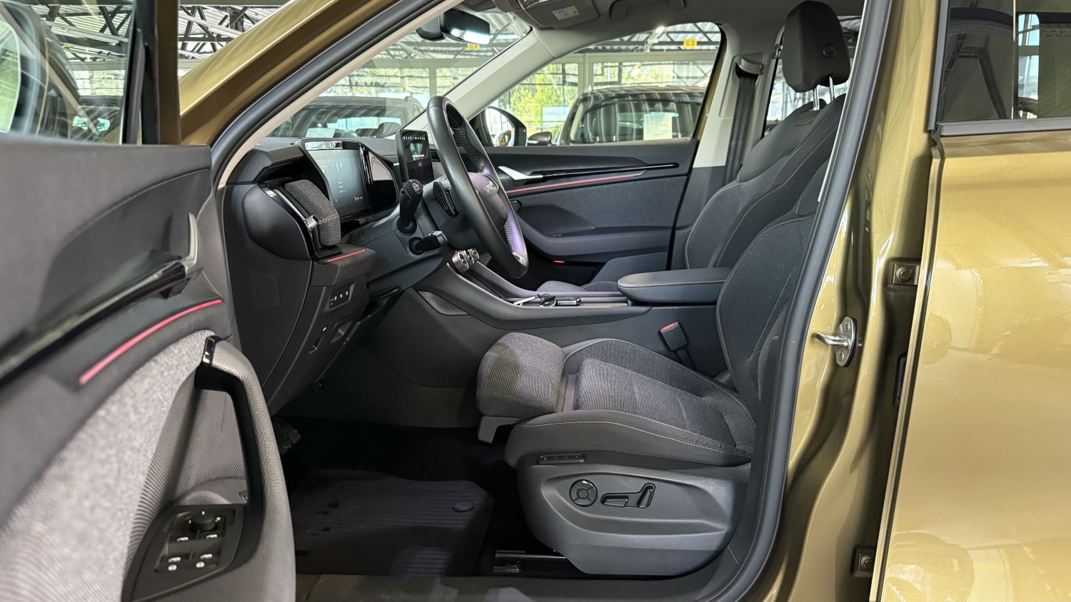 Car image 10