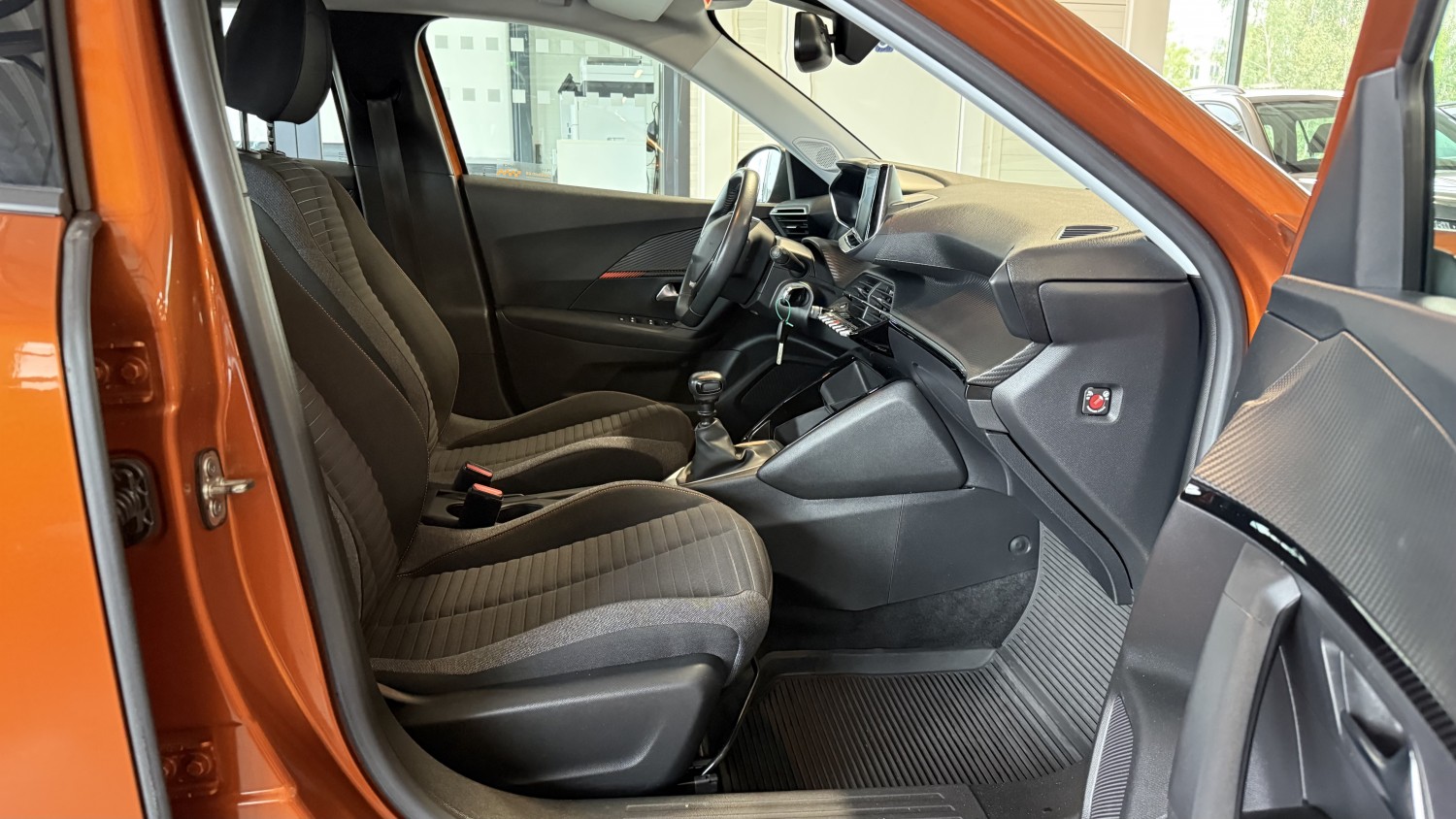 Car image 16