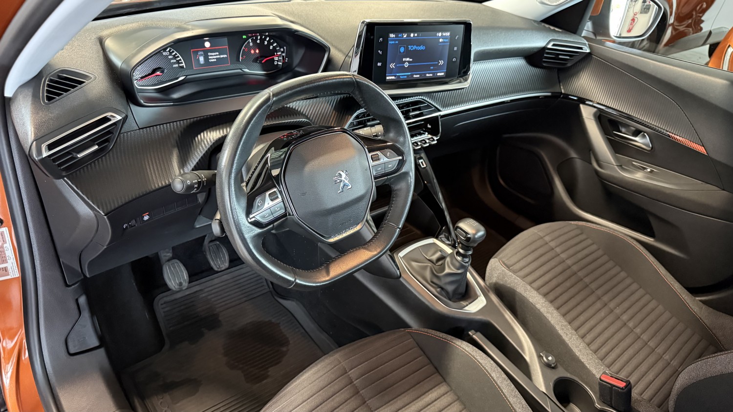 Car image 12