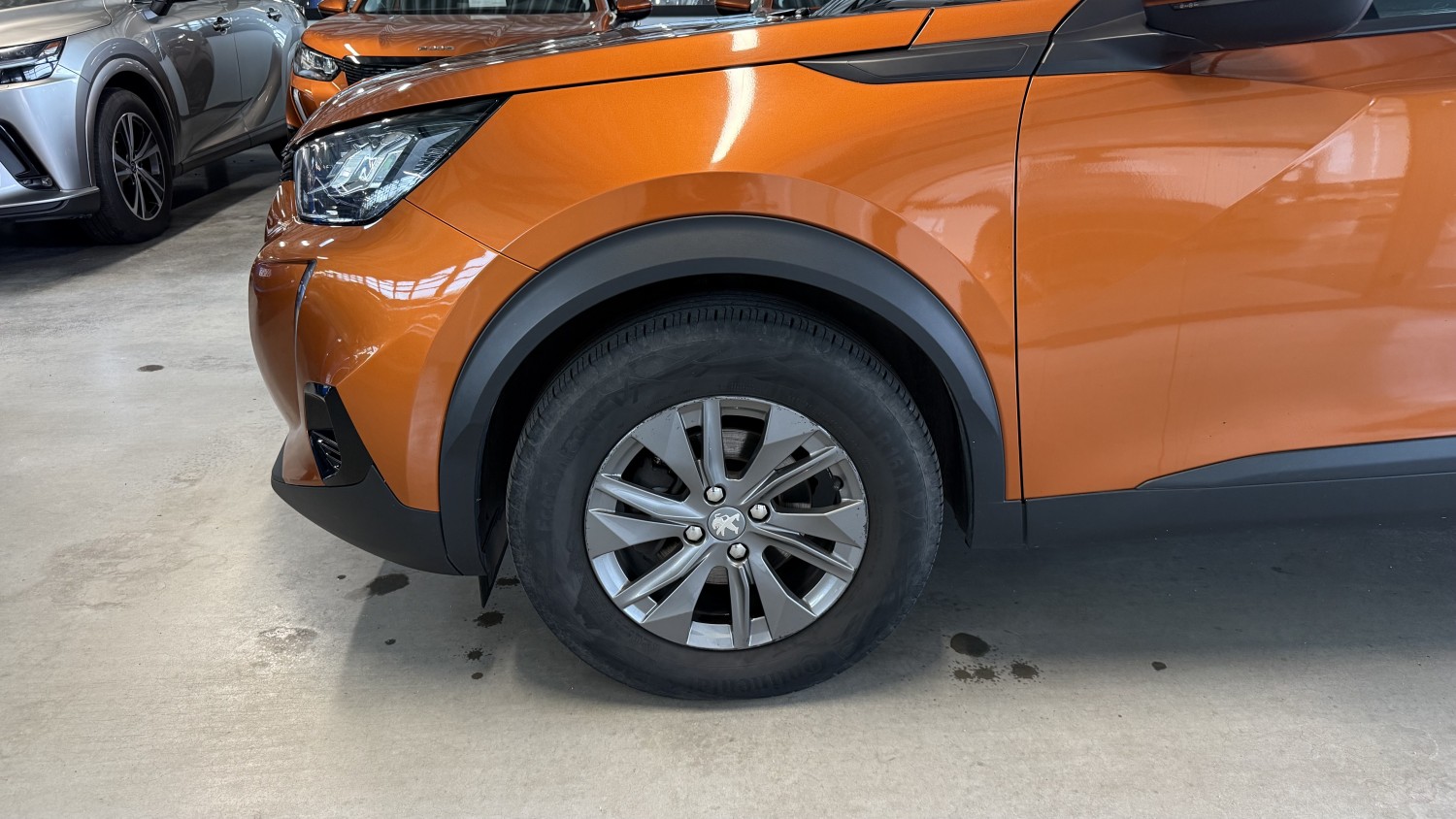 Car image 8